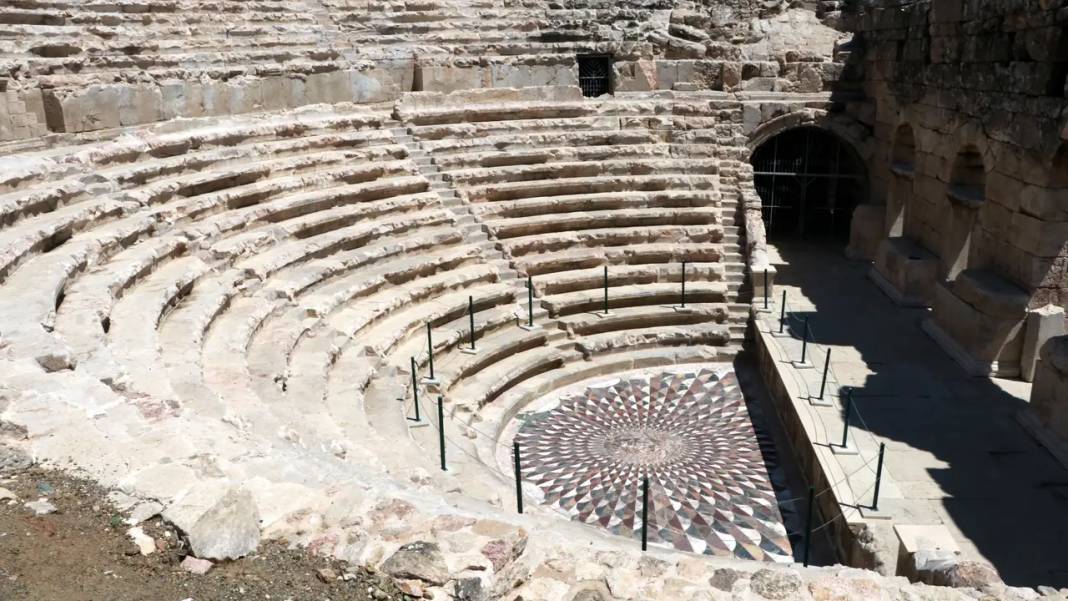 Kibyra’daki Antik Harika Medusa Mozaiği Kışa Hazır 7